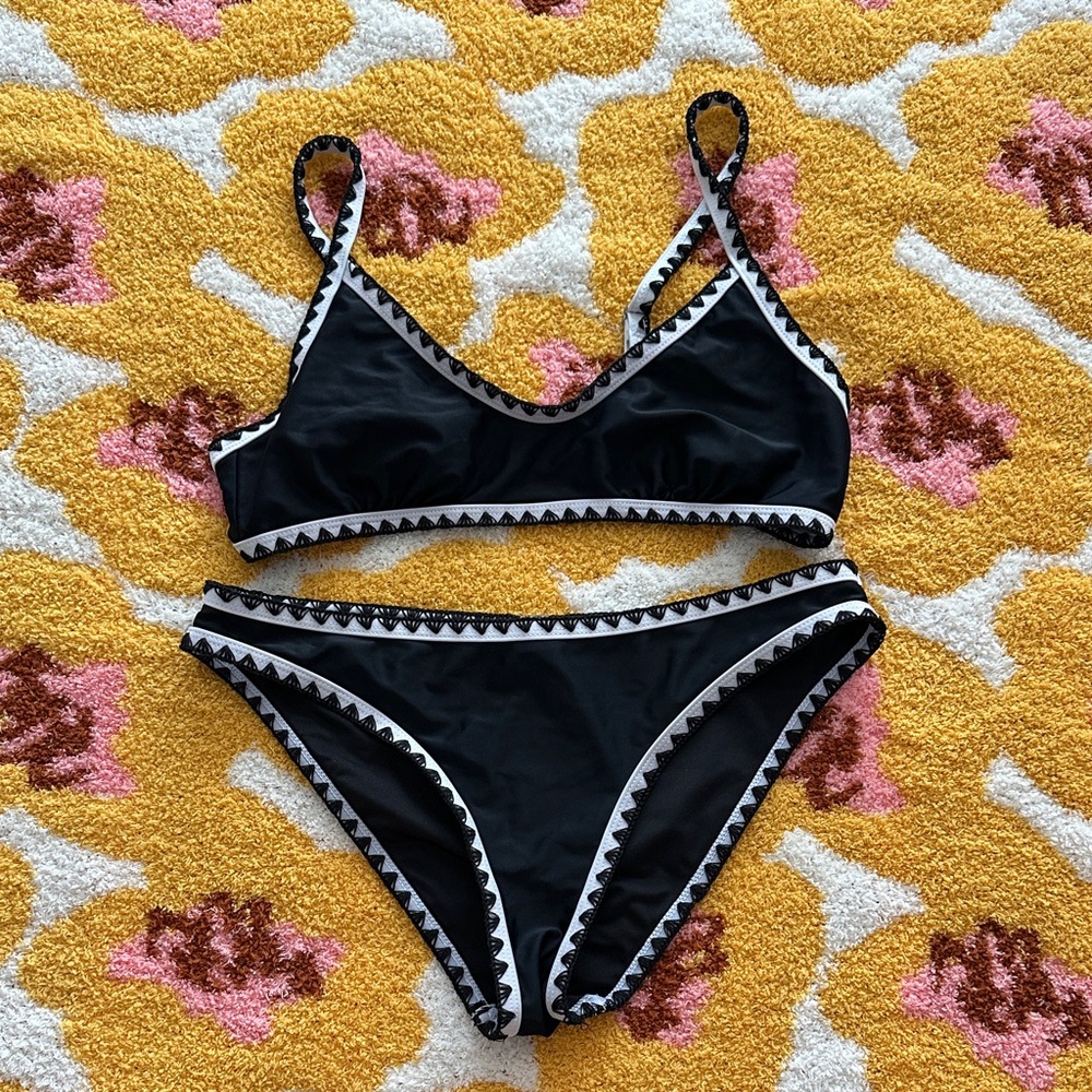 Cupshe Black and White Bikini Set